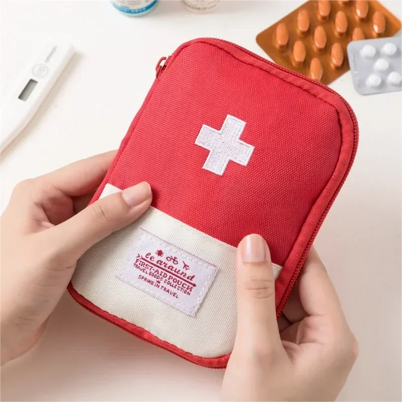 Mini Travel Medicine Bag Porta - First Aid Bag Kit のレビューと価格