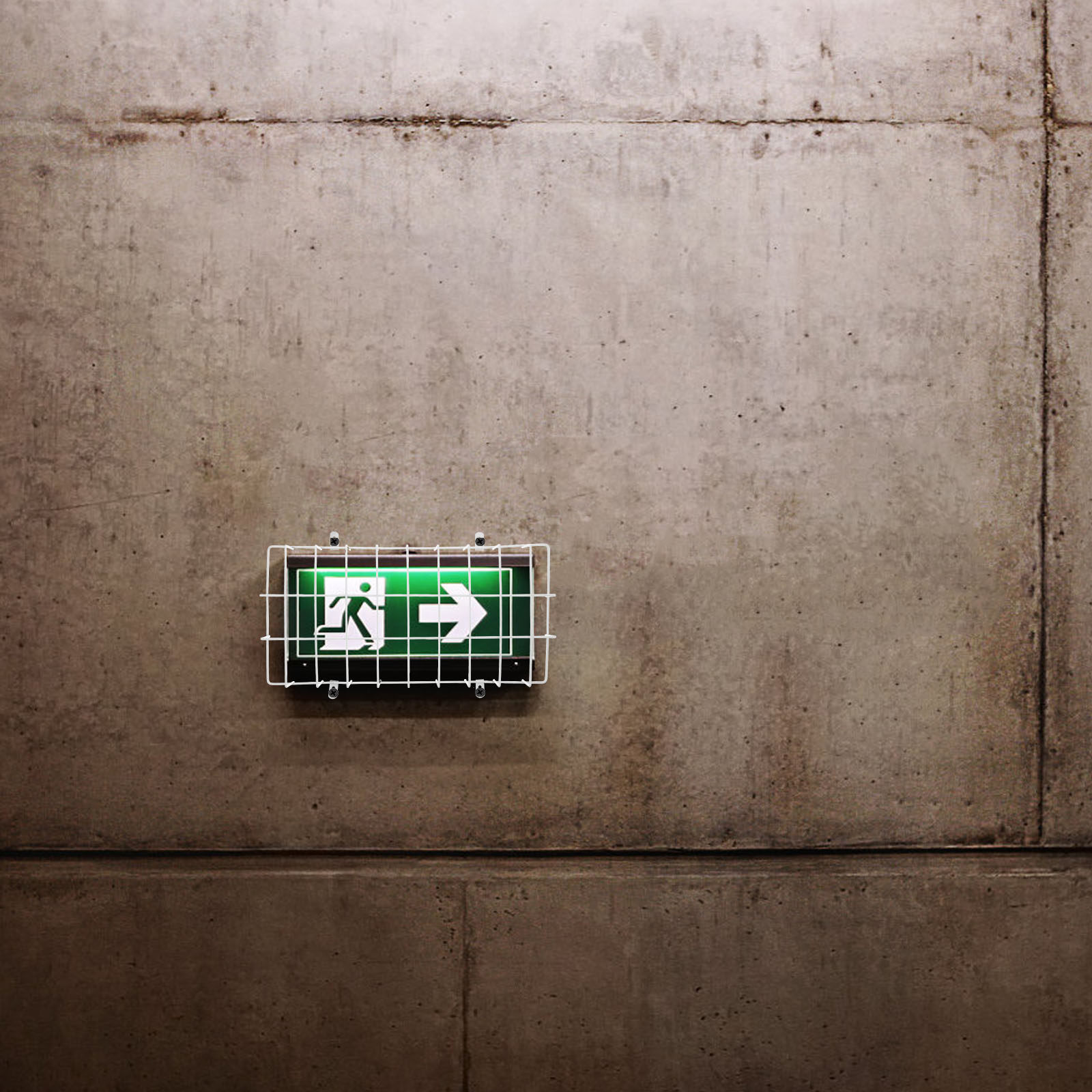 Heavy Duty Metal Exit Sign Pro - Emergency Exit Sign のレビューと価格